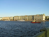 Вид с Дворцового моста на Зимний
